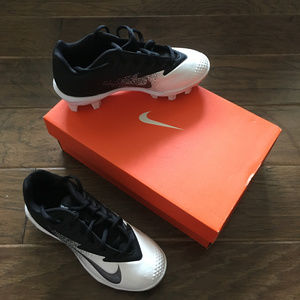 BRAND NEW NIKE CLEATS SIZE 8.5 ALPHA HUARACHE PRO